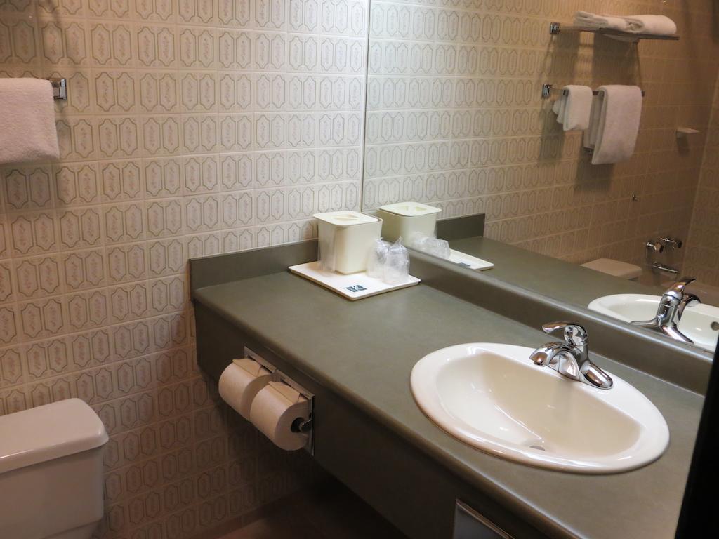 Quality Inn Waddling Dog Saanichton Zewnętrze zdjęcie