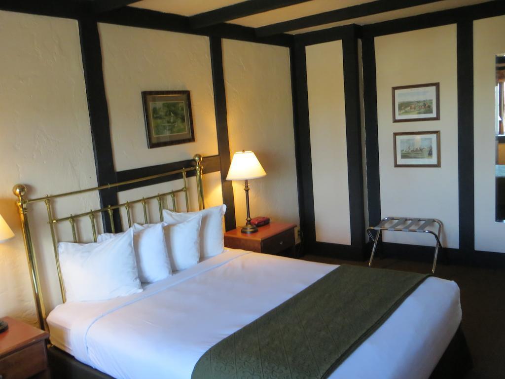 Quality Inn Waddling Dog Saanichton Zewnętrze zdjęcie