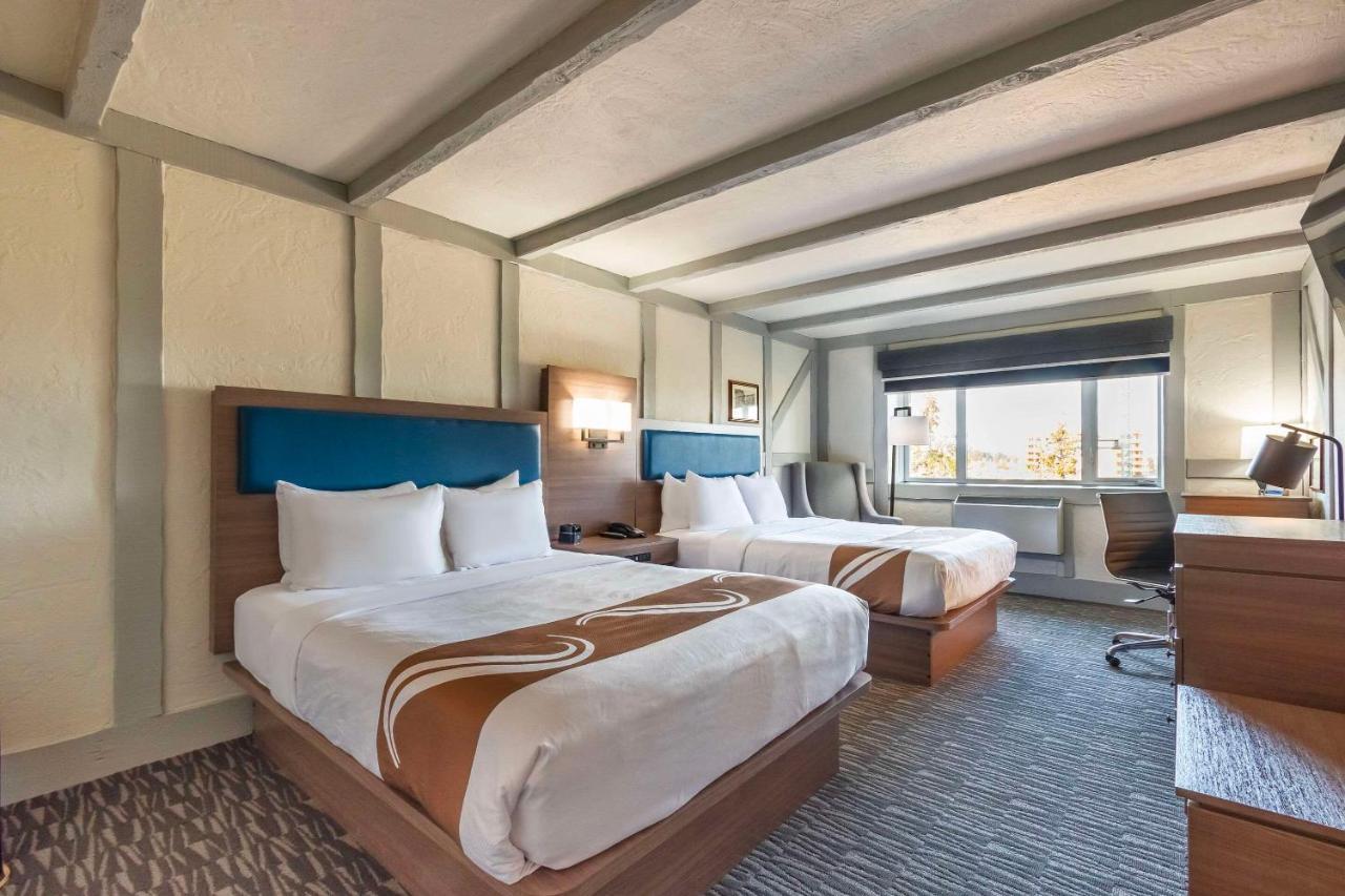 Quality Inn Waddling Dog Saanichton Zewnętrze zdjęcie